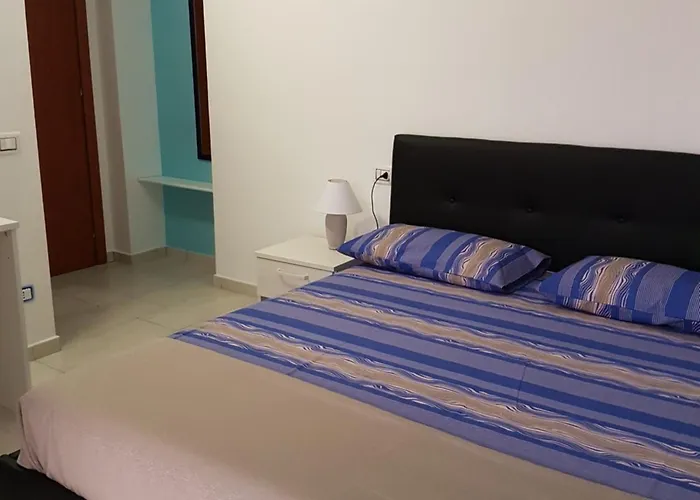 לינה וארוחת בוקר Torre Nave